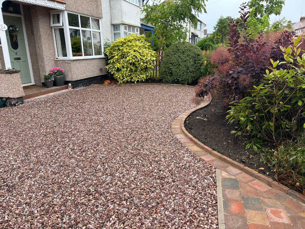 Decorative gravel driveway with curved block edging