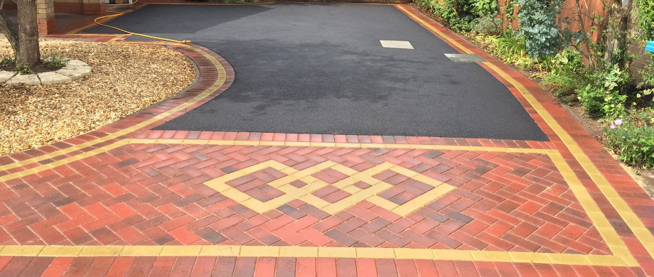 Feature diamond block panel joining a tarmac driveway