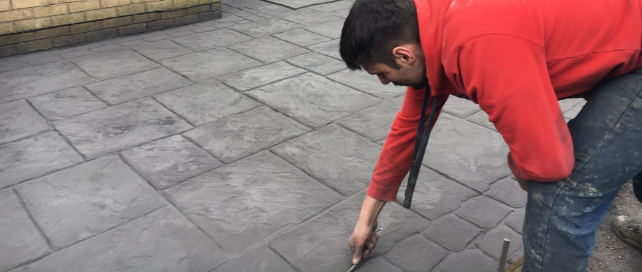 Hand jointing a pattern imprinted concrete driveway
